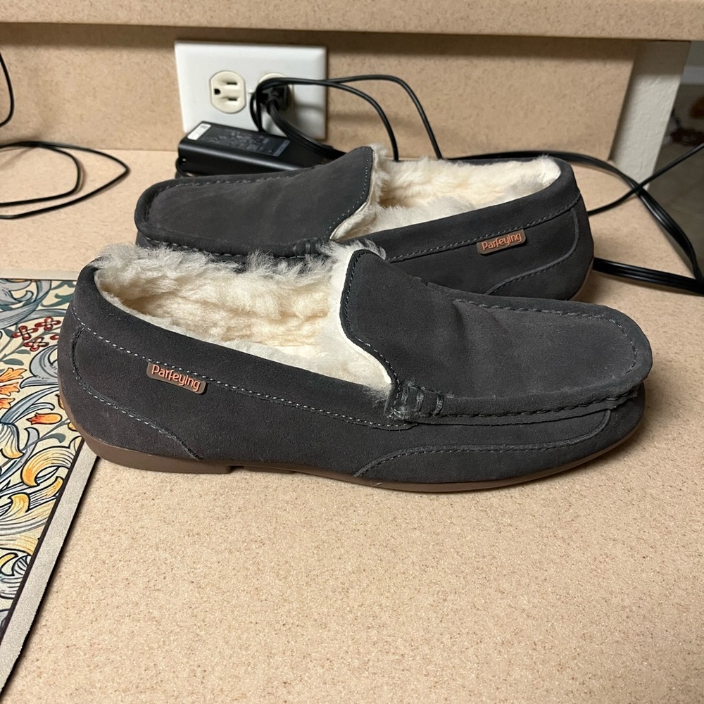 Parfeying Men's Indoor Outdoor Sheepskin Moccasins Slippers Memory Foam Shoes 8